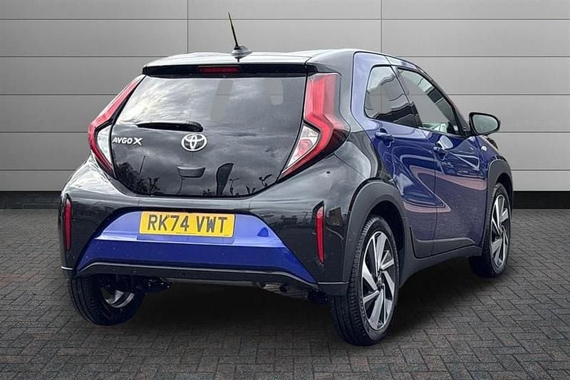 Used Toyota Aygo X 72 HP (52 kW) 2024 Persian salt with black SUV