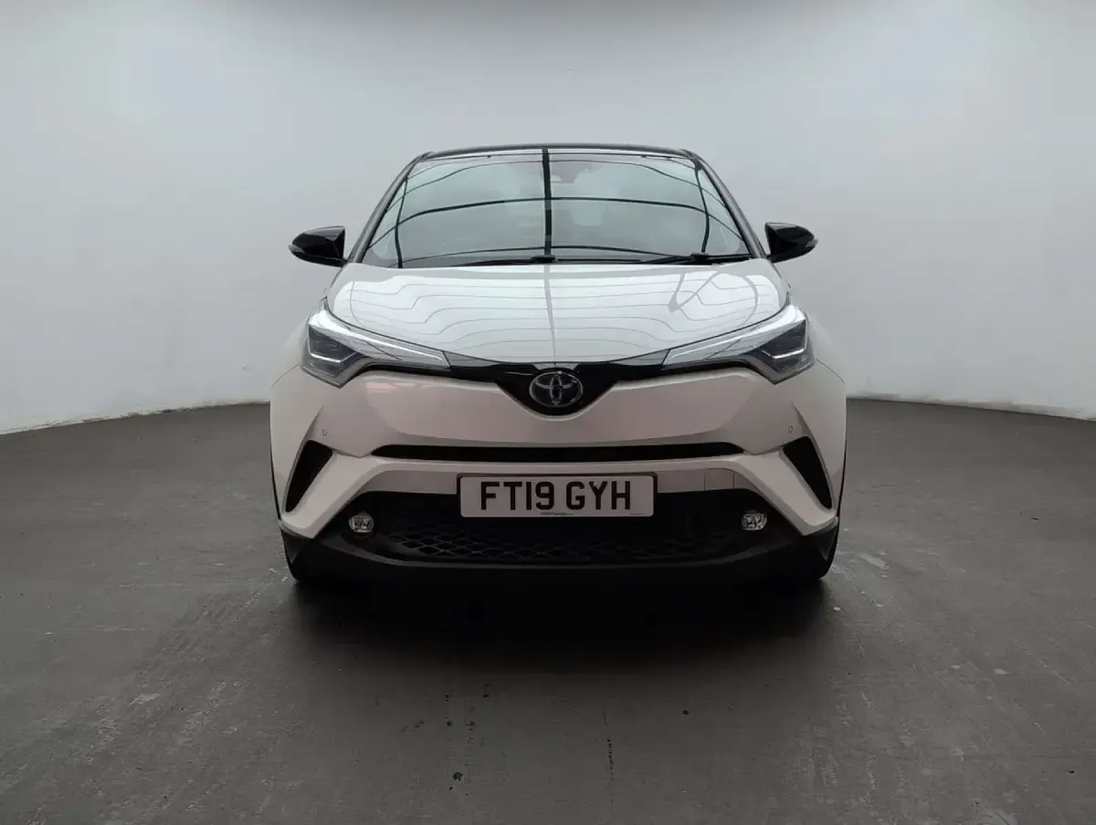 Used Toyota C-HR 122 HP (89 kW) 2019 White SUV