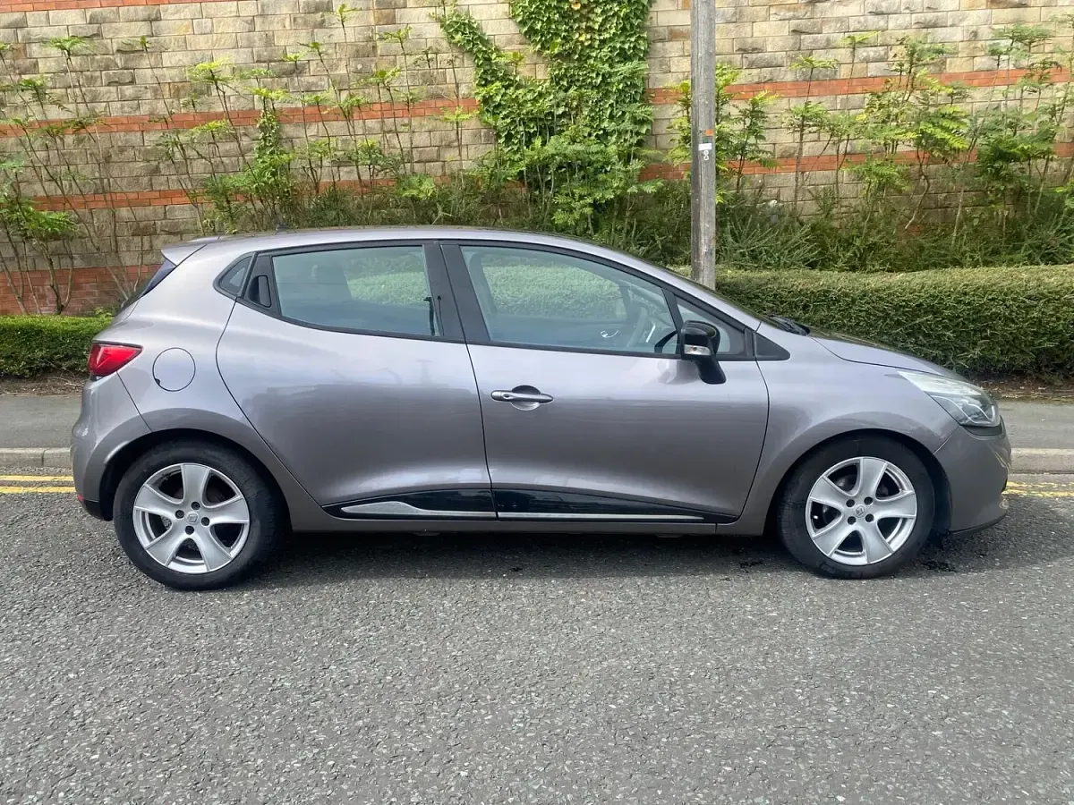 Used Renault Clio Dynamique 90 HP (66 kW) 2015 Grey Hatchback