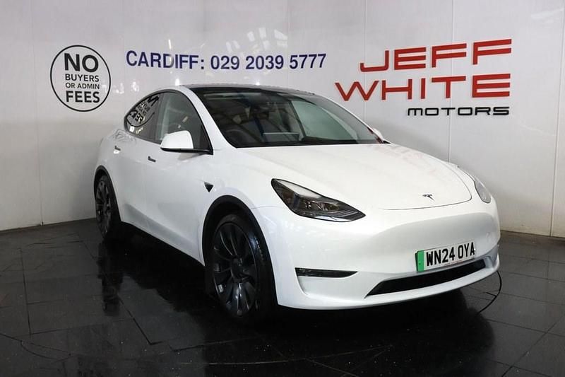 White Used 2024 Tesla Model Y Performance SUV | £35,988 (Fair price) - Image 1/4