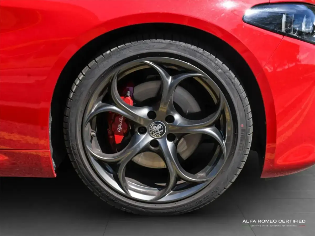 Used Alfa Romeo Giulia 276 HP (202 kW) 2024 Red Sedan