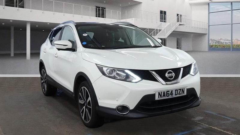 Used Nissan Qashqai Tekna 2014 Pure white SUV