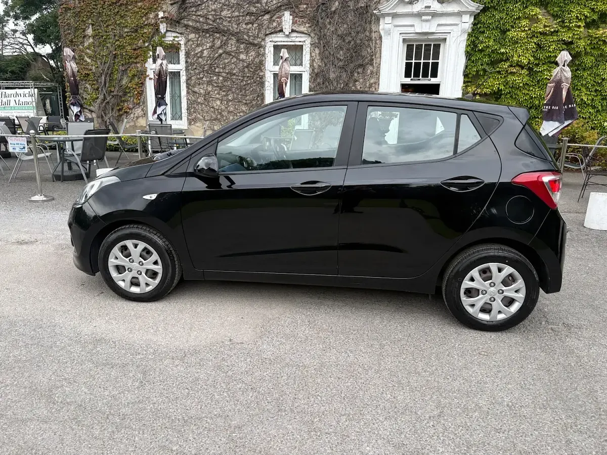 Used Hyundai i10 SE 66 HP (48 kW) 2016 Black Hatchback