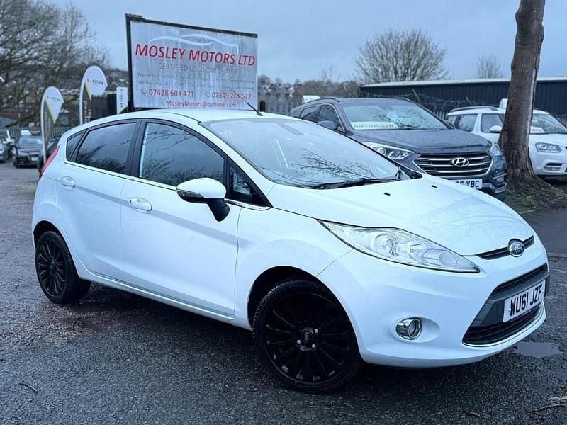 Used Ford Fiesta Titanium 2011 White Hatchback