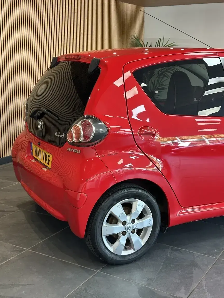 Used Toyota Aygo 68 HP (50 kW) 2011 Red Hatchback