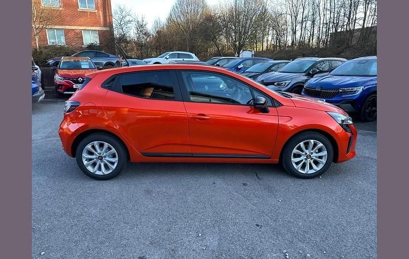 New Renault Clio V 90 HP (66 kW) 2026 Valencia orange  Hatchback