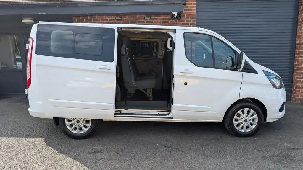 Used Ford 300 Limited 130 HP (95 kW) 2022 White Van