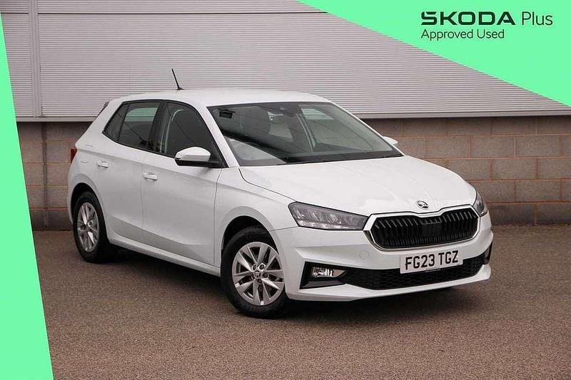 Moon white metallic Used 2023 Skoda Fabia Comfort Hatchback | £13,195 (Good price) - Image 1/4