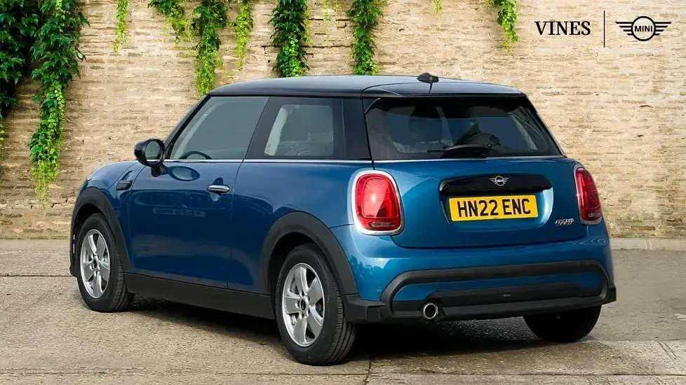 Używany Mini Cooper Classic 134 KM (98 kW) 2022 Niebieski Hatchback