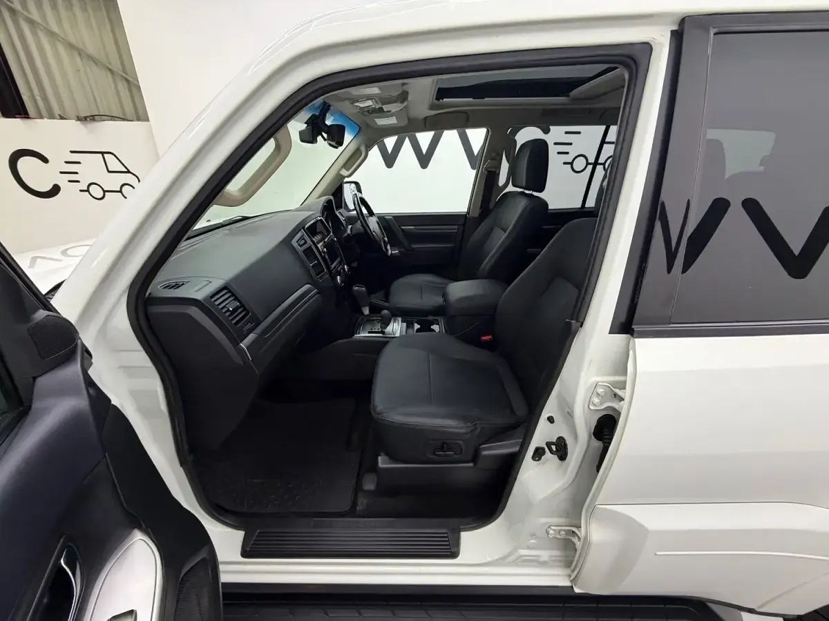 Used Mitsubishi Shogun 197 HP (144 kW) 2015 White SUV