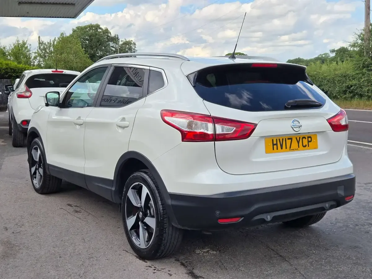 Used Nissan Qashqai N-Vision 2017 White SUV
