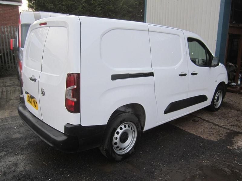 Used Vauxhall Combo 100 HP (73 kW) 2021 White MPV