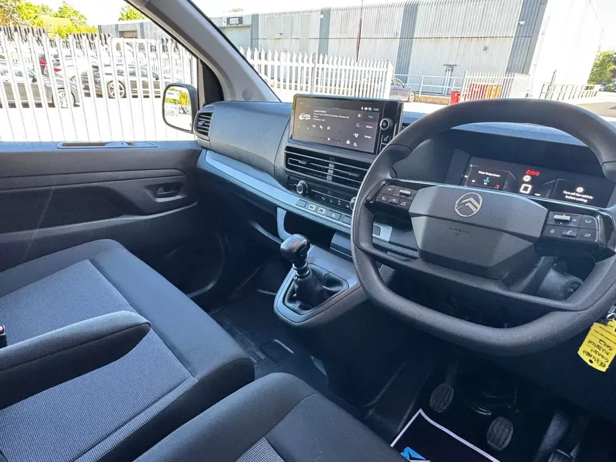 Używany Citroën Dispatch 145 KM (106 kW) 2024 Szary Minivan