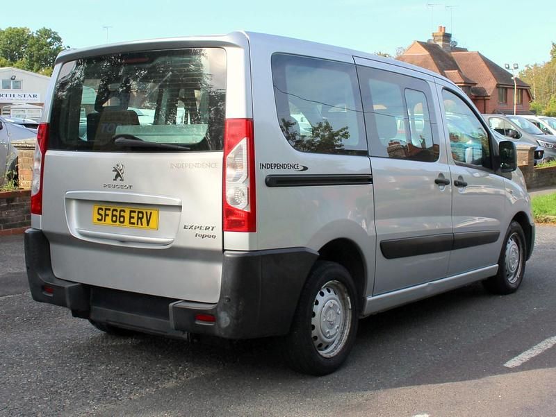 Second-hand Peugeot Expert Comfort 98 CP (72 kW) 2016 Argintiu Van