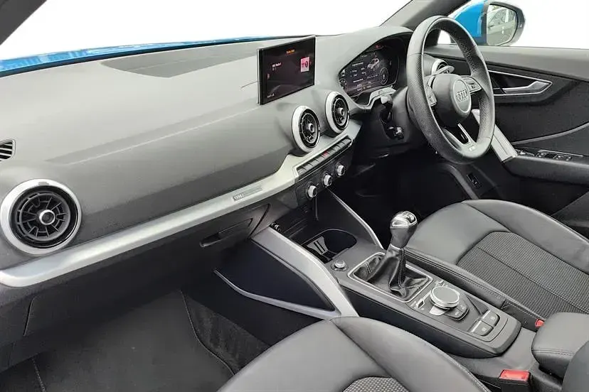 Używany Audi Q2 S-Line 150 KM (110 kW) 2022 Niebieski SUV