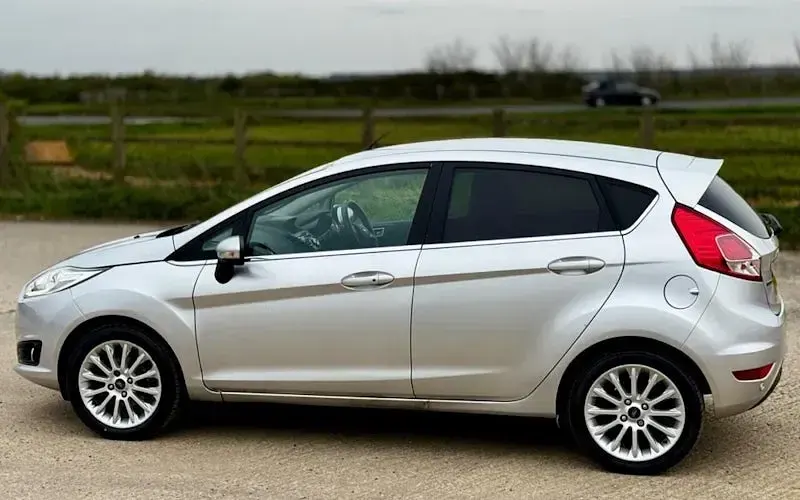 Used Ford Fiesta Titanium X 125 HP (91 kW) 2013 Silver Hatchback