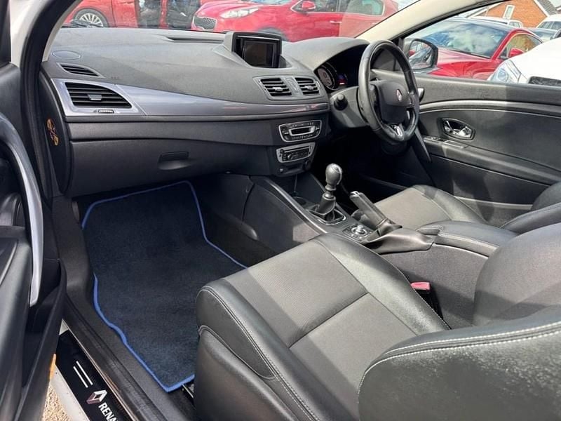 Used Renault Mégane Coupé Dynamique 110 HP (80 kW) 2014 White Coupe