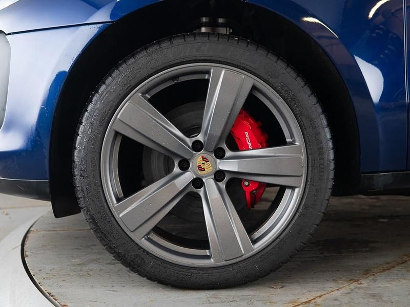 Used Porsche Macan 380 HP (279 kW) 2023 Blue SUV