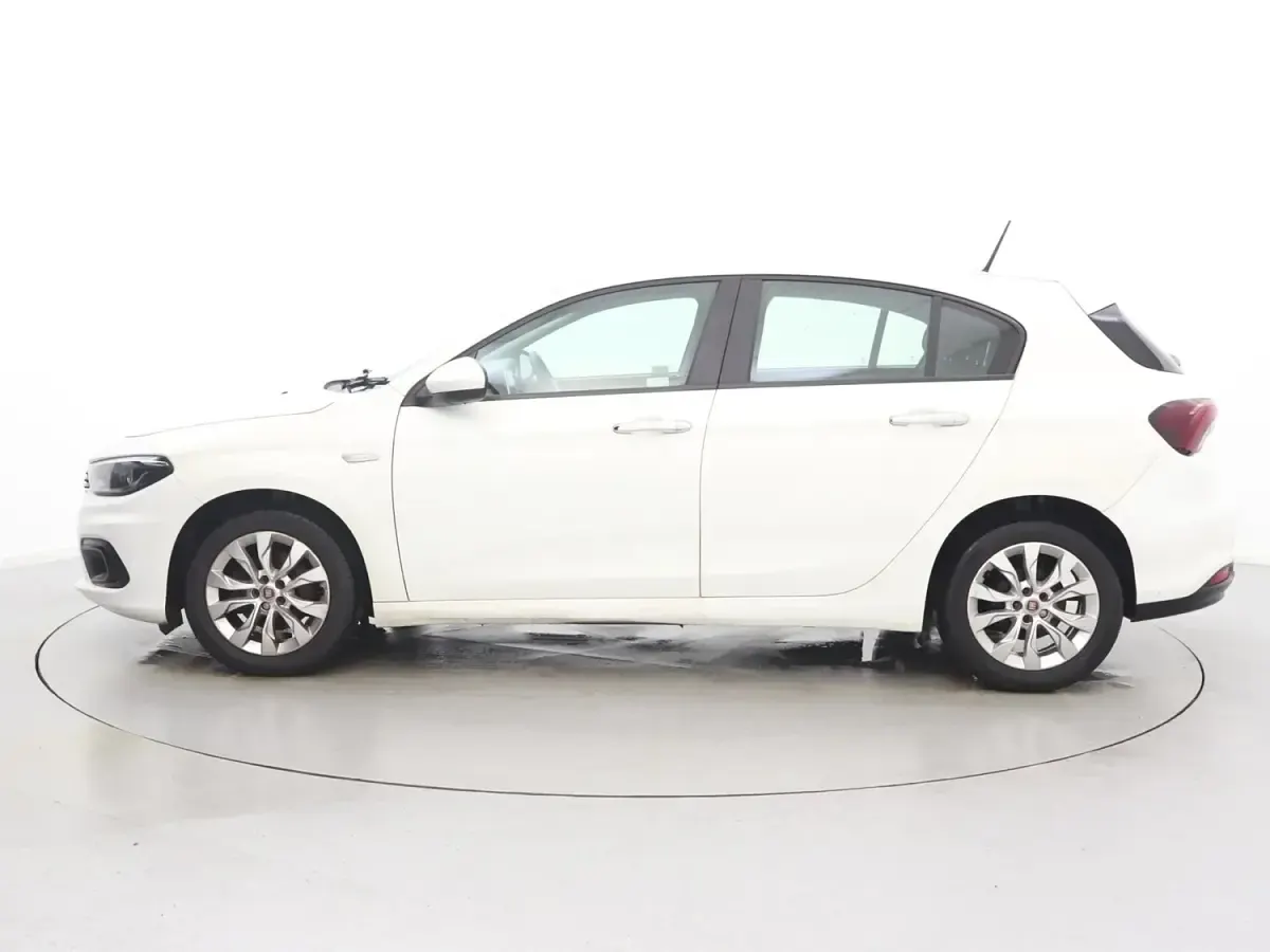 Begagnad Fiat Tipo Easy Plus 95 HK (69 kW) 2019 Vit Halvkombi
