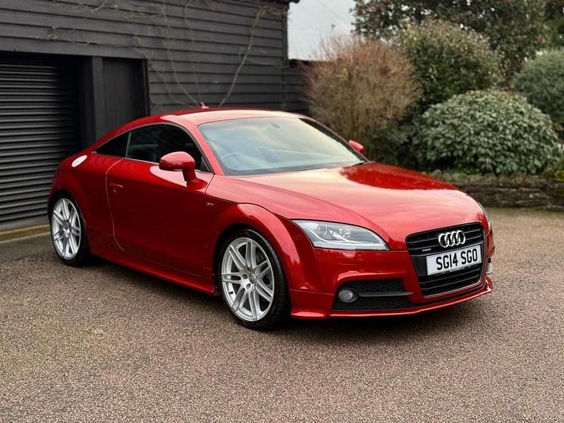 Usado Audi TT Black Edition 184 HP (135 kW) 2014 Vermelho Coupé