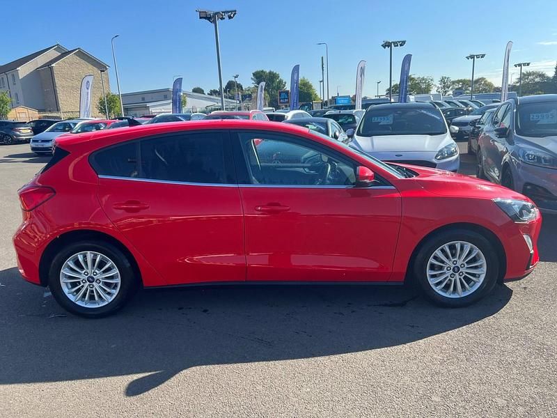 Used Ford Focus Titanium 125 HP (91 kW) 2022 Red Hatchback