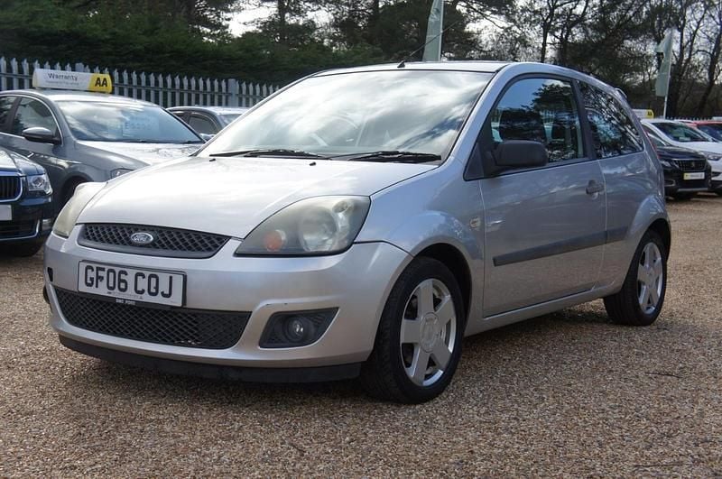 Used Ford Fiesta Zetec 2006 Silver Hatchback