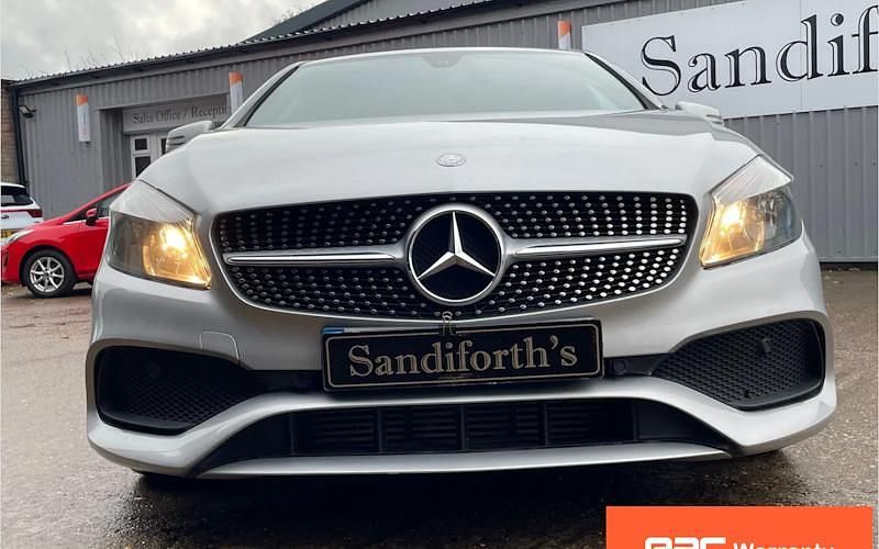 Begagnad Mercedes A200 AMG line 136 HK (100 kW) 2017 Silver Halvkombi