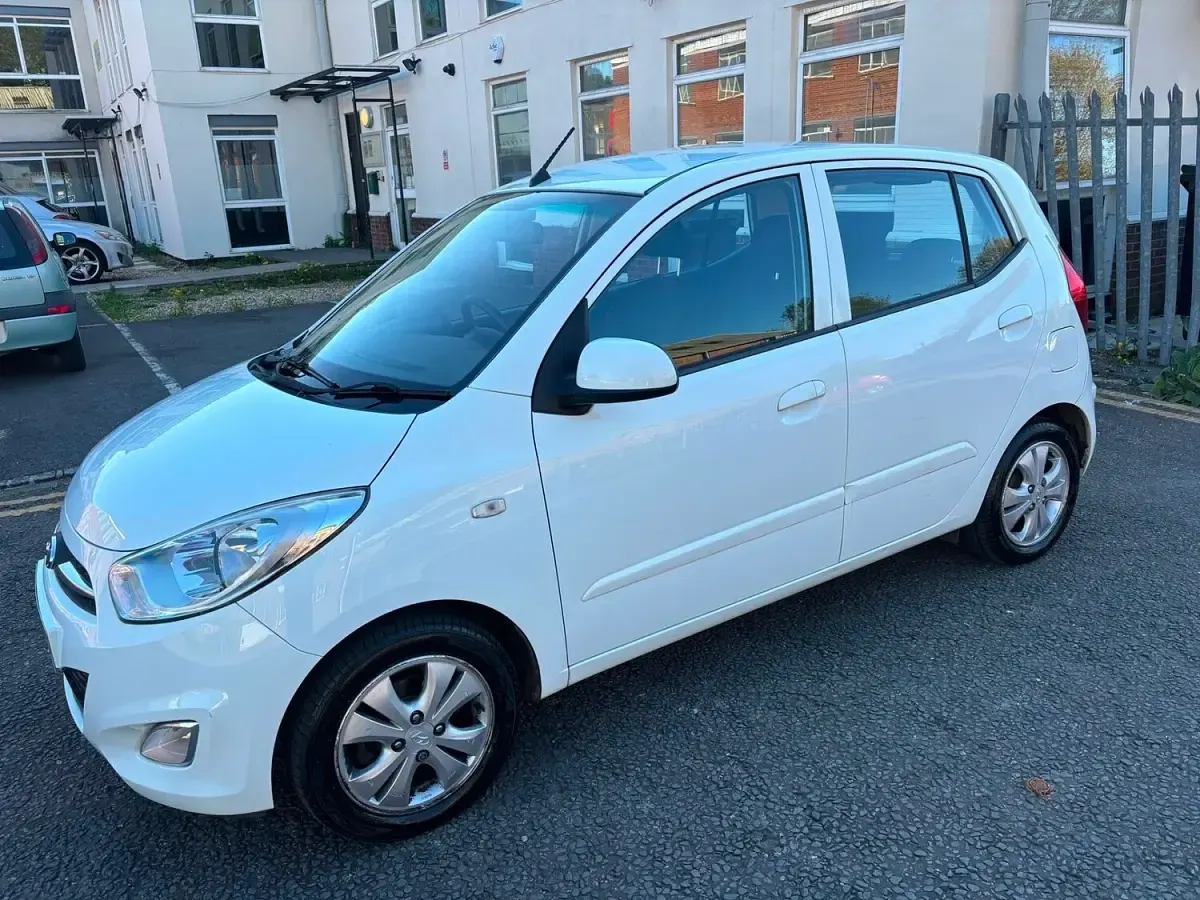 Used Hyundai i10 Active 86 HP (63 kW) 2012 White Hatchback