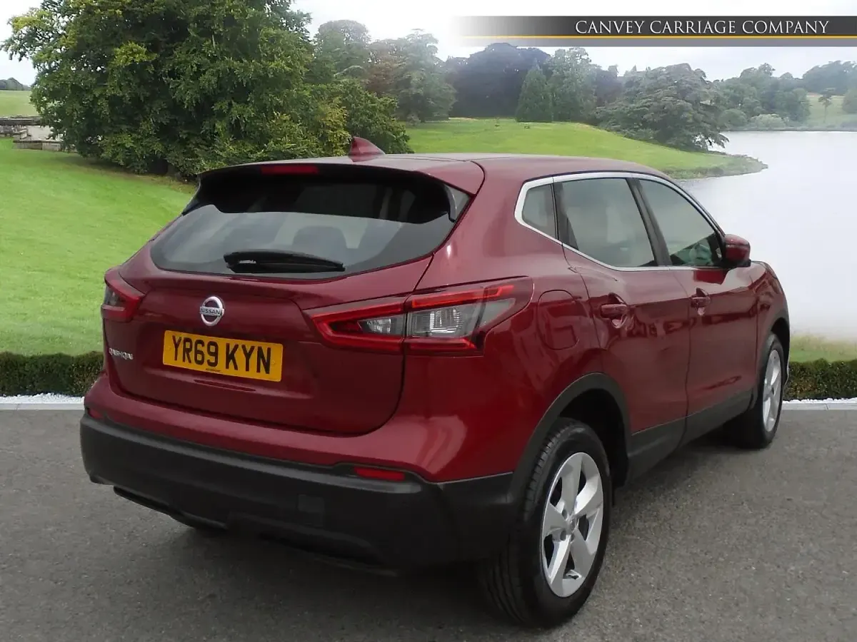 Used Nissan Qashqai Acenta Premium 115 HP (84 kW) 2019 Red SUV