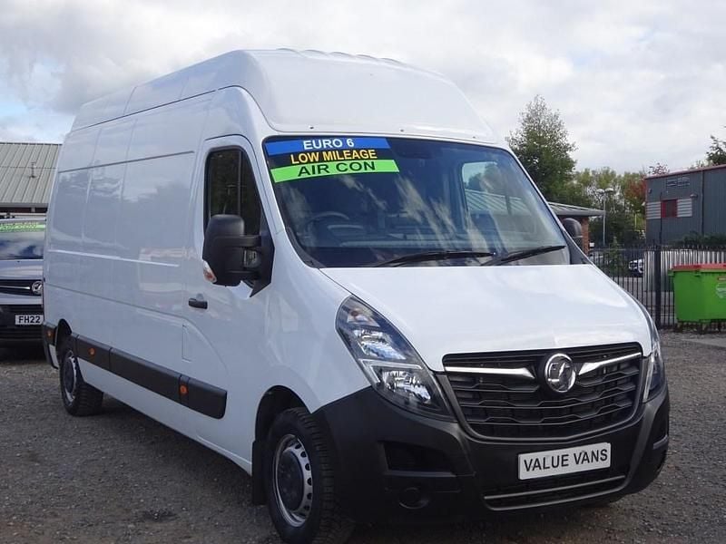 White Used 2021 Vauxhall Movano Van | £12,985 (Good price) - Image 1/4