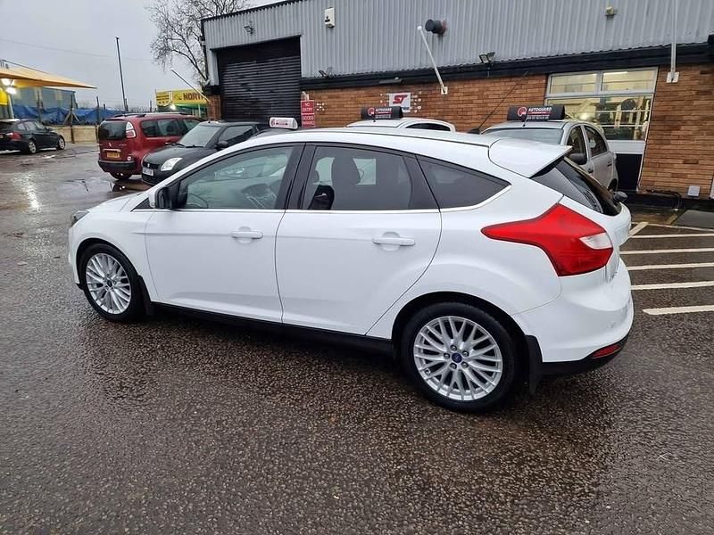 Used Ford Focus Zetec 2013 White Hatchback