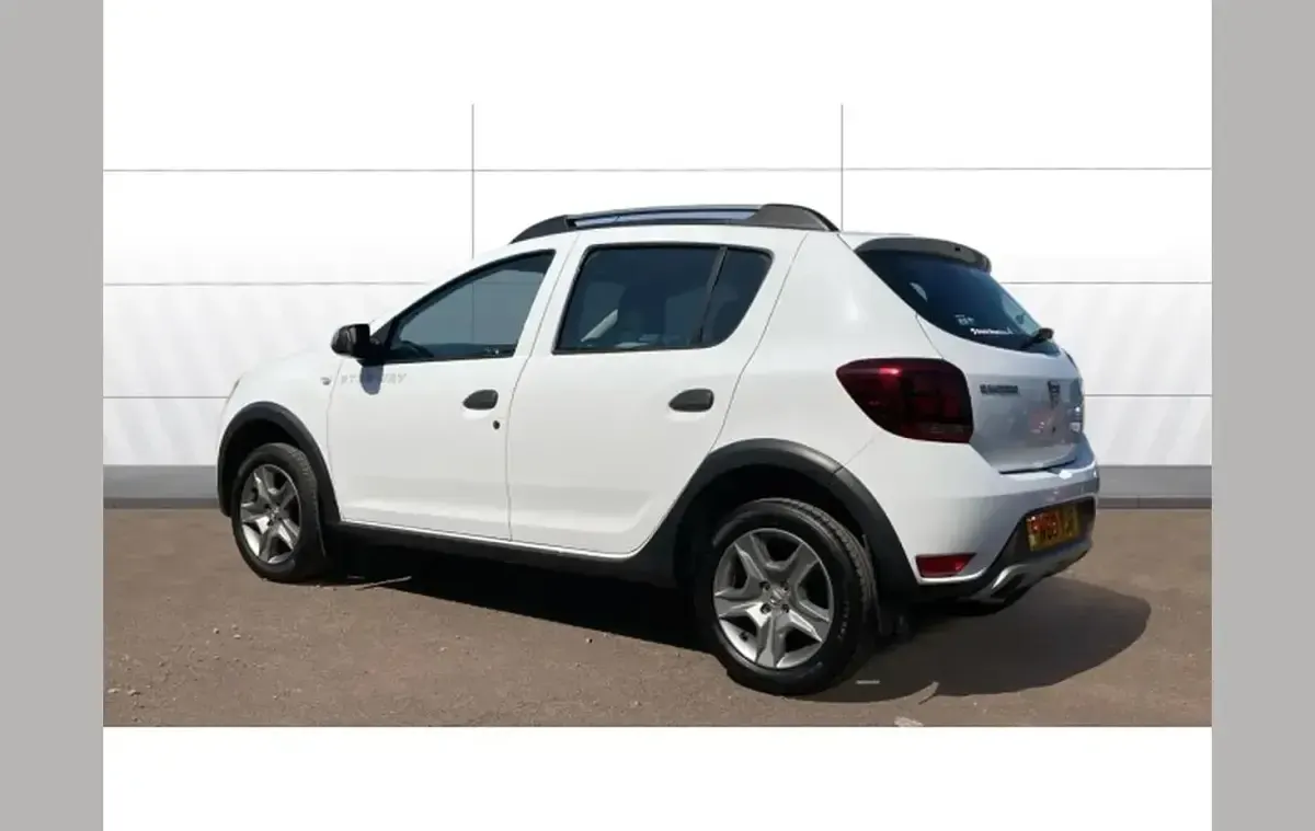 Używany Dacia Sandero Essentiel 90 KM (66 kW) 2018 Biały Hatchback