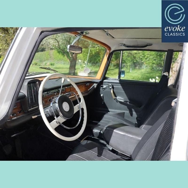 Used Mercedes 220 1997 White Sedan