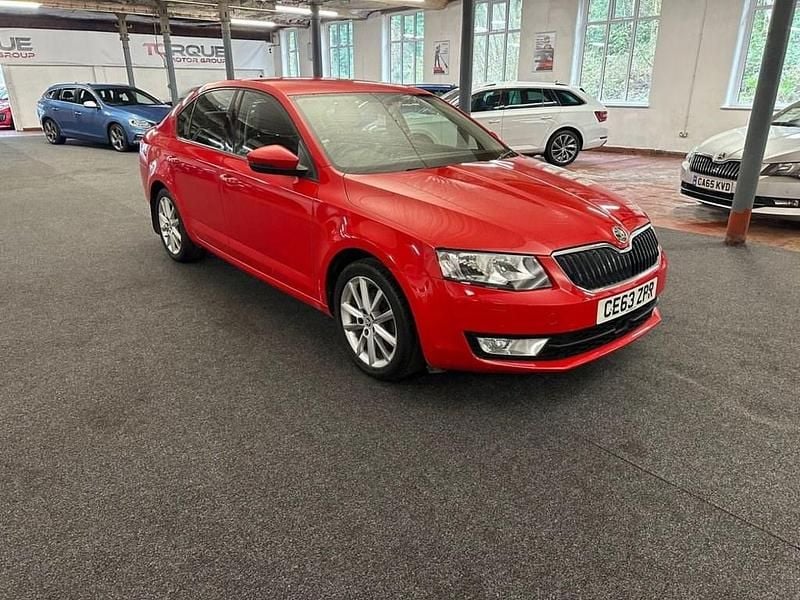 Used Skoda Octavia Elegance 105 HP (77 kW) 2013 Red Hatchback
