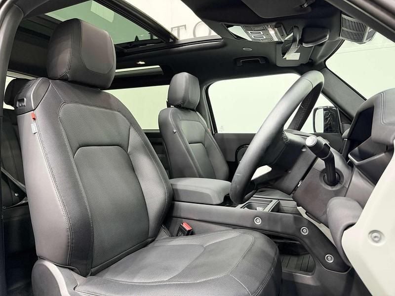 Used Land Rover Defender SE Dynamic 2022 Black SUV