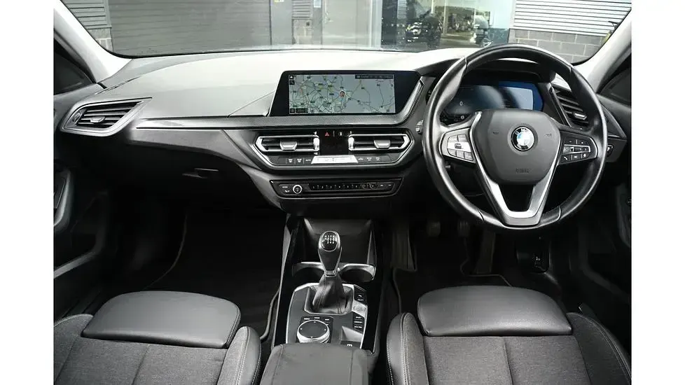 Used BMW 118 Sport Line 134 HP (98 kW) 2023 Blue Hatchback