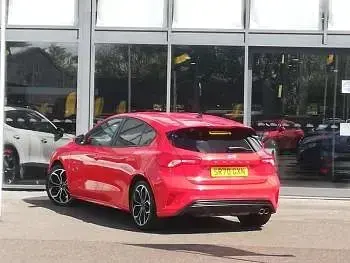Used Ford Focus ST-Line X 125 HP (91 kW) 2020 Red Hatchback