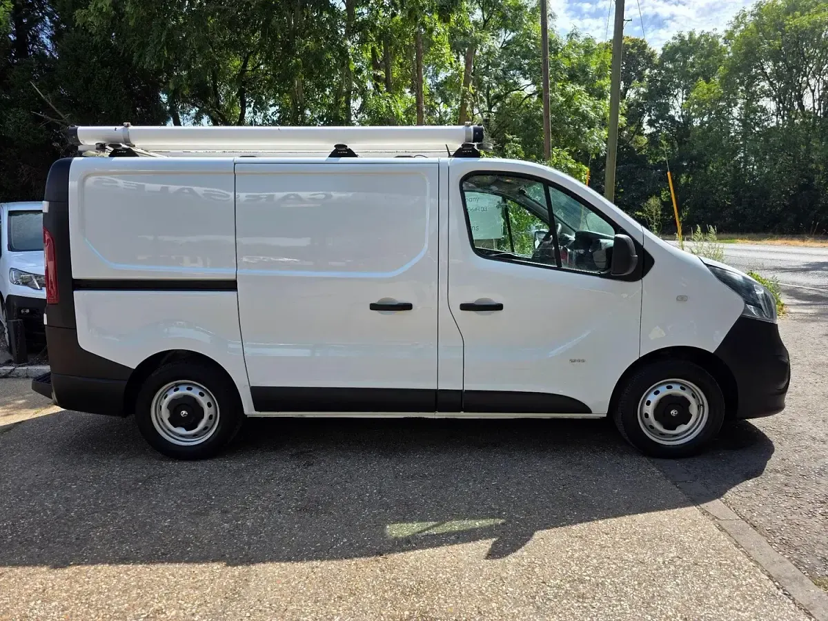 Used Vauxhall Vivaro S 2017 White