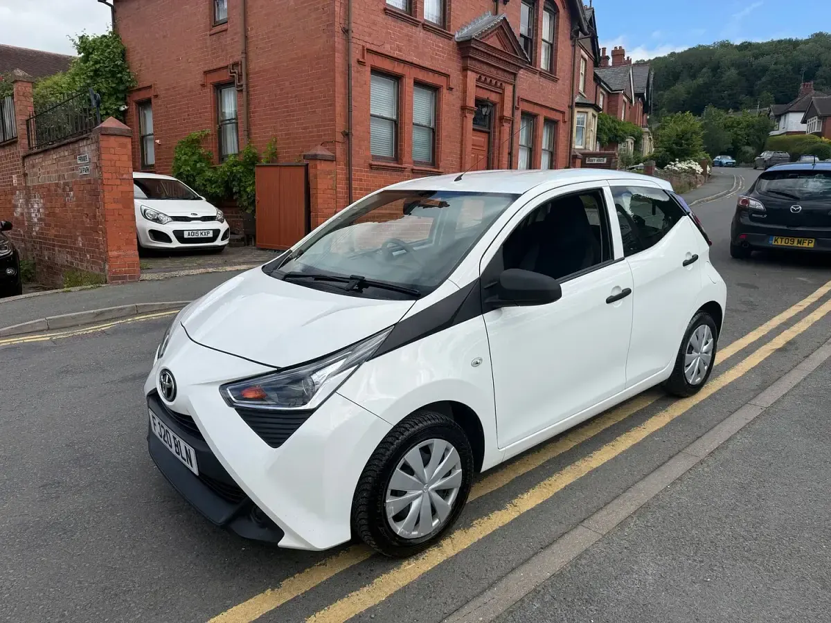 Used Toyota Aygo 72 HP (52 kW) 2020 White Hatchback