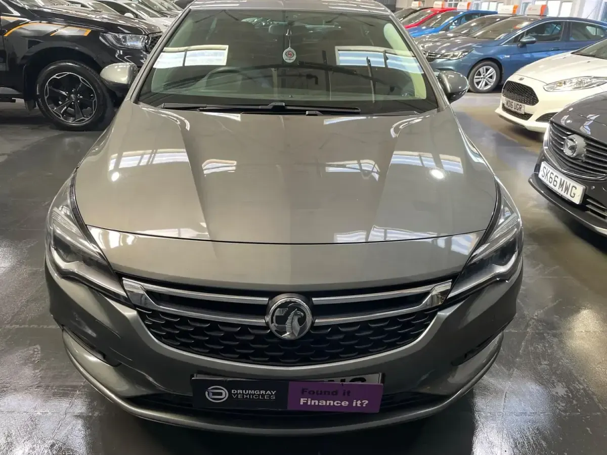 Second-hand Vauxhall Astra Design Edition 110 CP (80 kW) 2019 Gri Hatchback