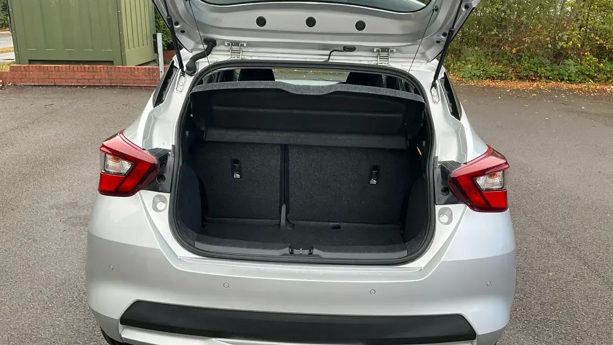 Used Nissan Micra Acenta 90 HP (66 kW) 2019 Silver Hatchback