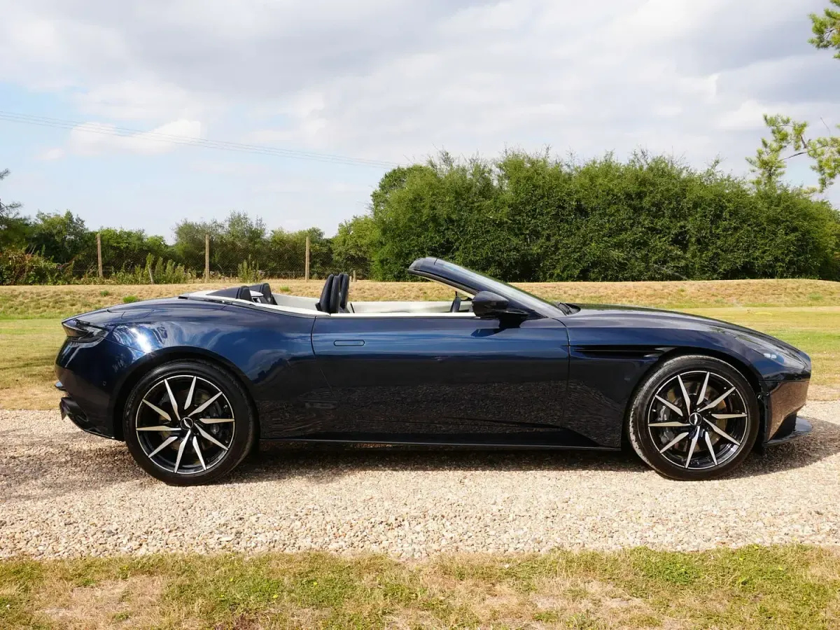 Used Aston Martin DB11 535 HP (393 kW) 2021 Blue Cabriolet