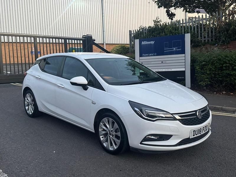 White Used 2018 Vauxhall Astra Design Edition Hatchback | £4,695 (Super price) - Image 1/4