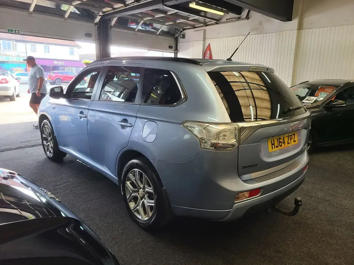 Used Mitsubishi Outlander P-HEV 2014 Blue MPV