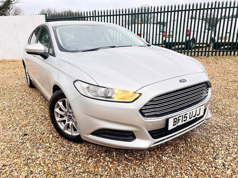Used Ford Mondeo Style 115 HP (84 kW) 2015 Silver Hatchback
