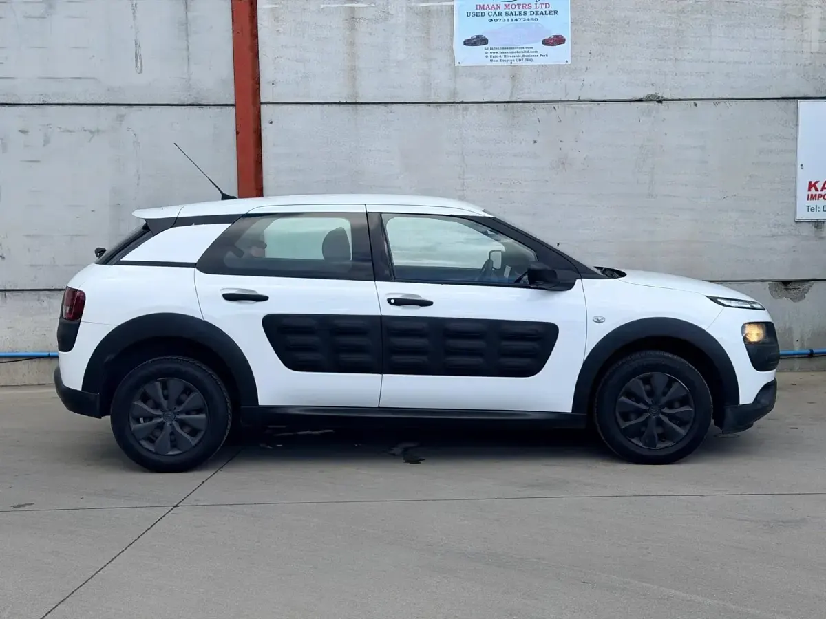 Used Citroën C4 Cactus PureTech 2017 White Hatchback