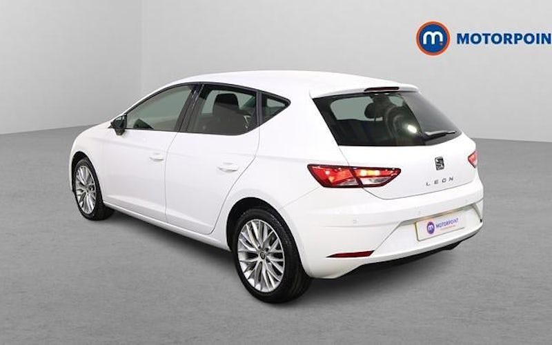 Used Seat Leon SE Dynamic 116 HP (85 kW) 2020 White Hatchback
