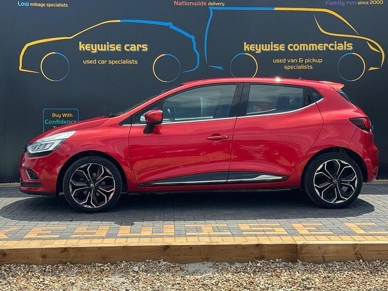 Used Renault Clio IV Dynamique 2017 Red Hatchback