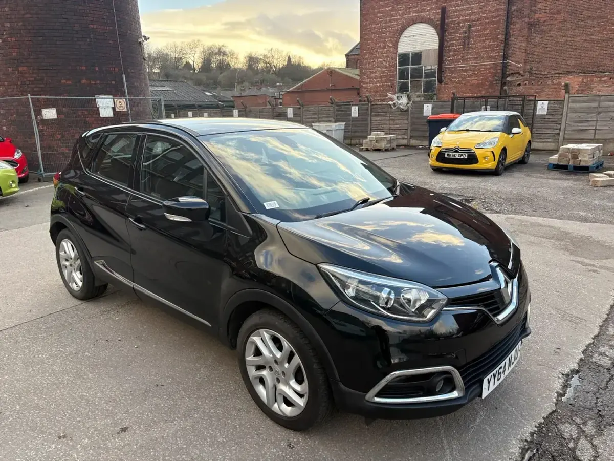Used Renault Captur Dynamique 90 HP (66 kW) 2014 Black SUV