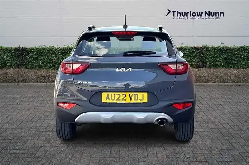Usado Kia Stonic 99 CV (72 kW) 2022 Gris SUV